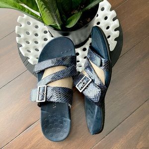 Vionic Navy Snakeskin Sandal Sz 9.5